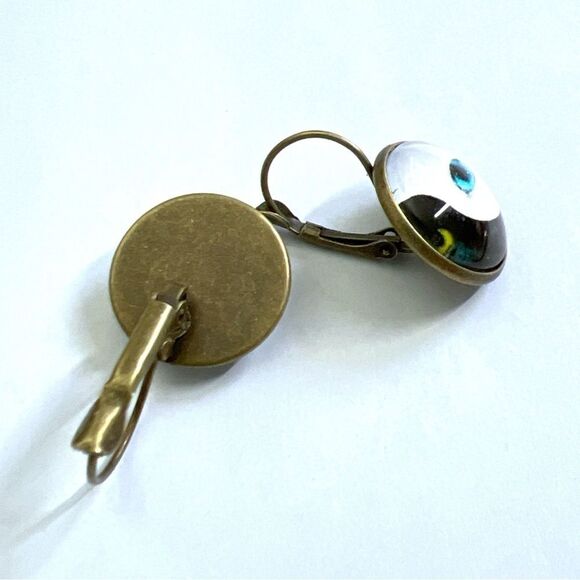 Feline Vision: Yin and Yang Cat Eyes Bronze and Gold Plated Minimalist Earrings - Picture 3 of 3